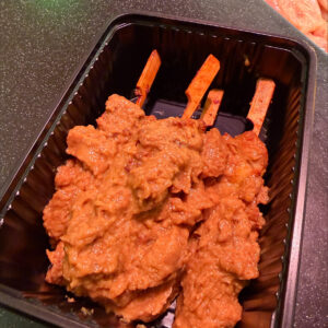 Kip Saté in Satésaus Kant en klaar - Poelier van Gemert